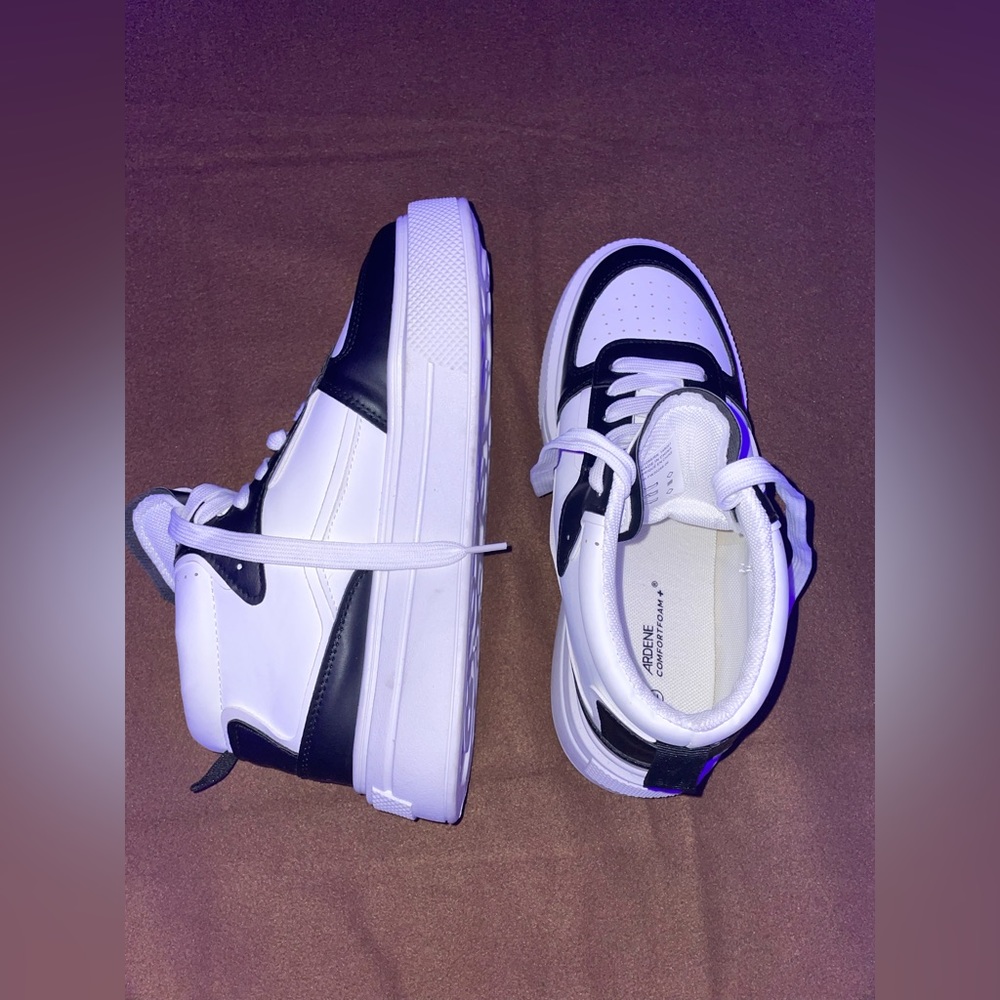 Pair of B&W size 10 sneakers